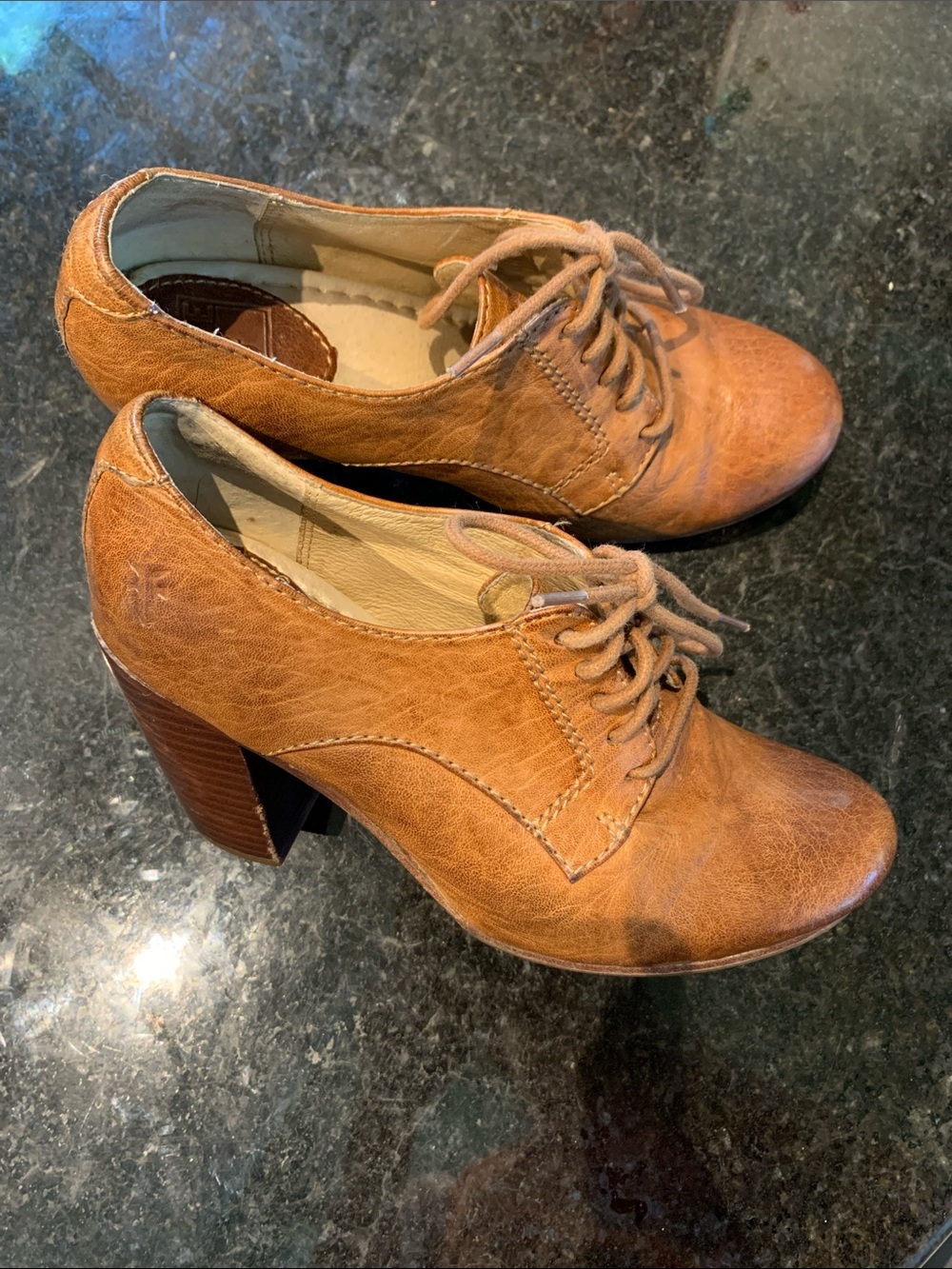 Frye Women's Lace-Up Heeled Oxford in Tan